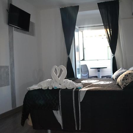 Hostal Meyra Madrid Luaran gambar