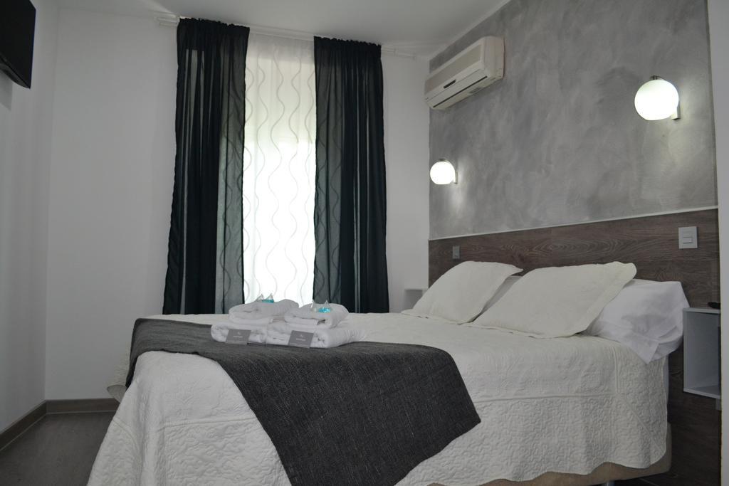 Hostal Meyra Madrid Luaran gambar