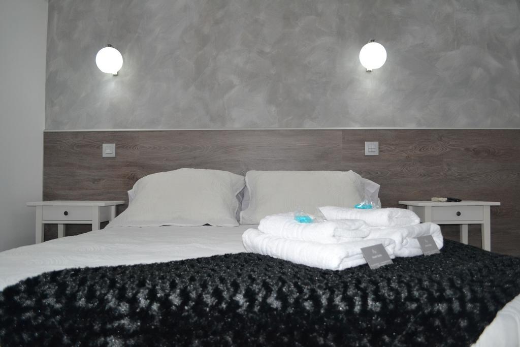 Hostal Meyra Madrid Luaran gambar