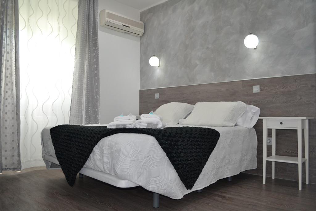 Hostal Meyra Madrid Luaran gambar