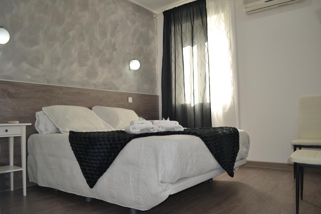 Hostal Meyra Madrid Luaran gambar