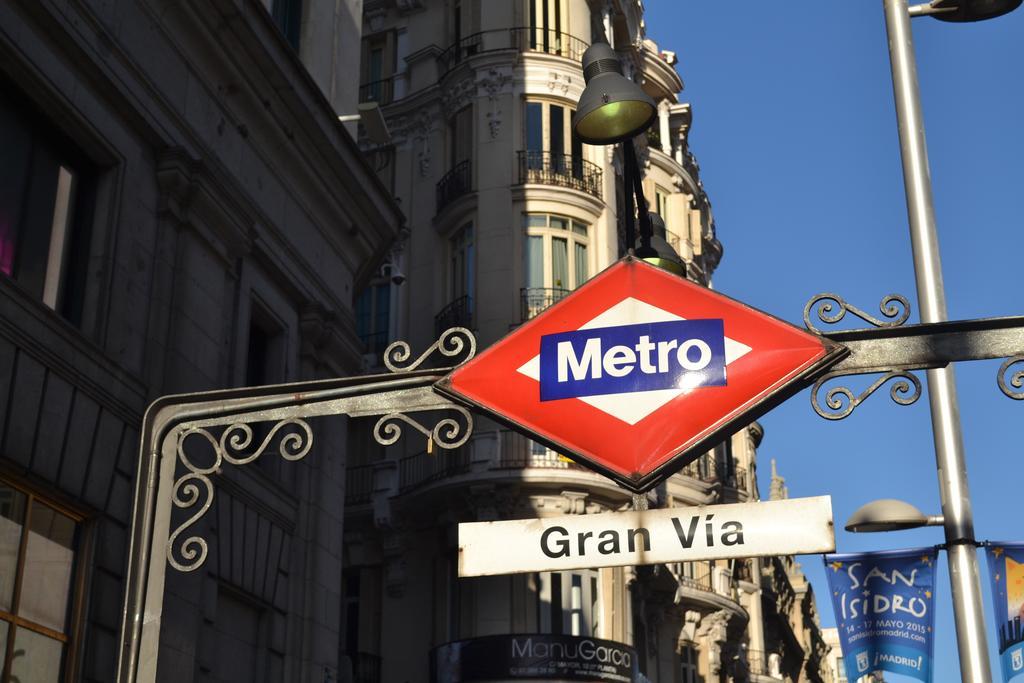 Hostal Meyra Madrid Luaran gambar