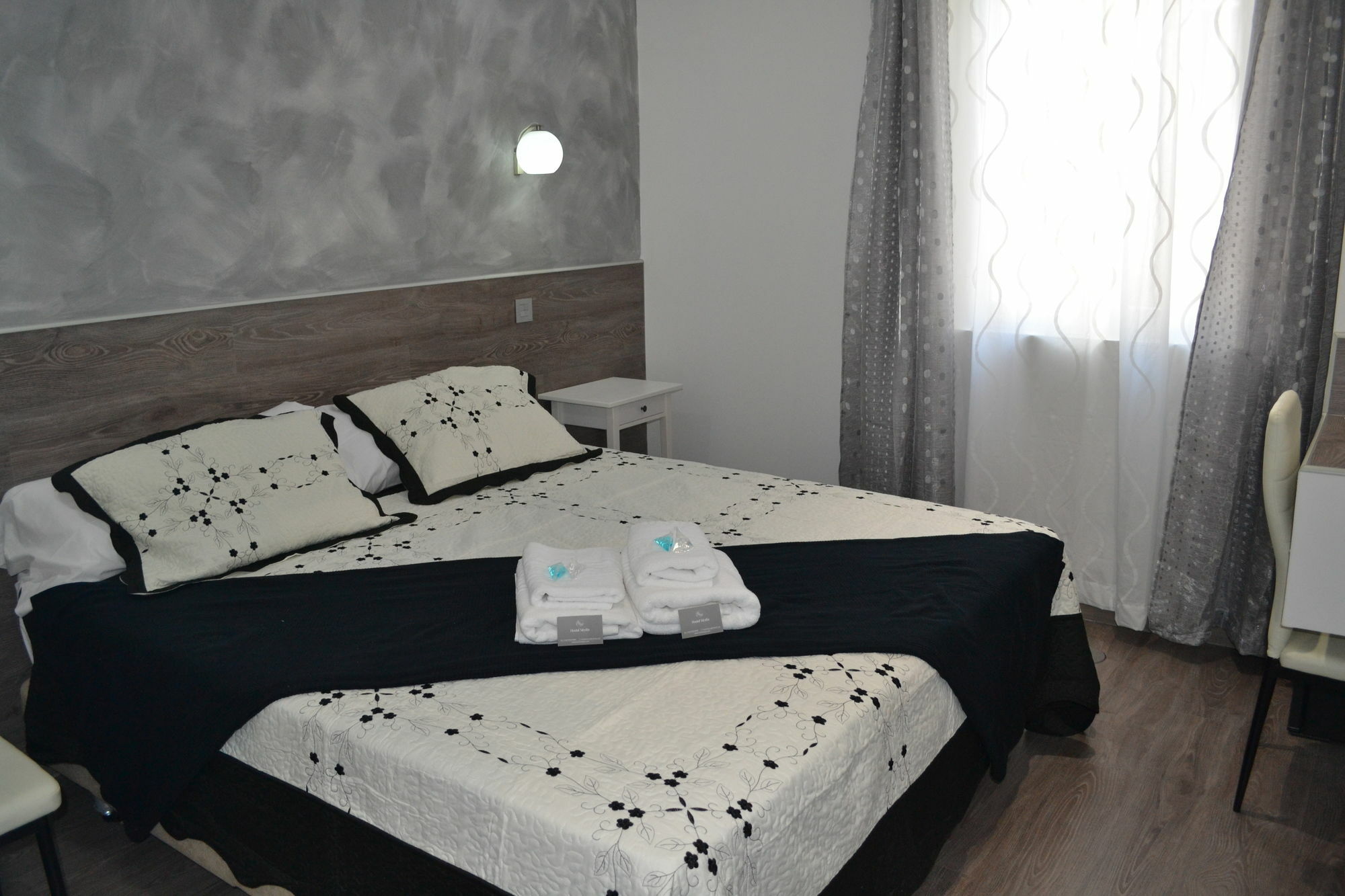 Hostal Meyra Madrid Luaran gambar