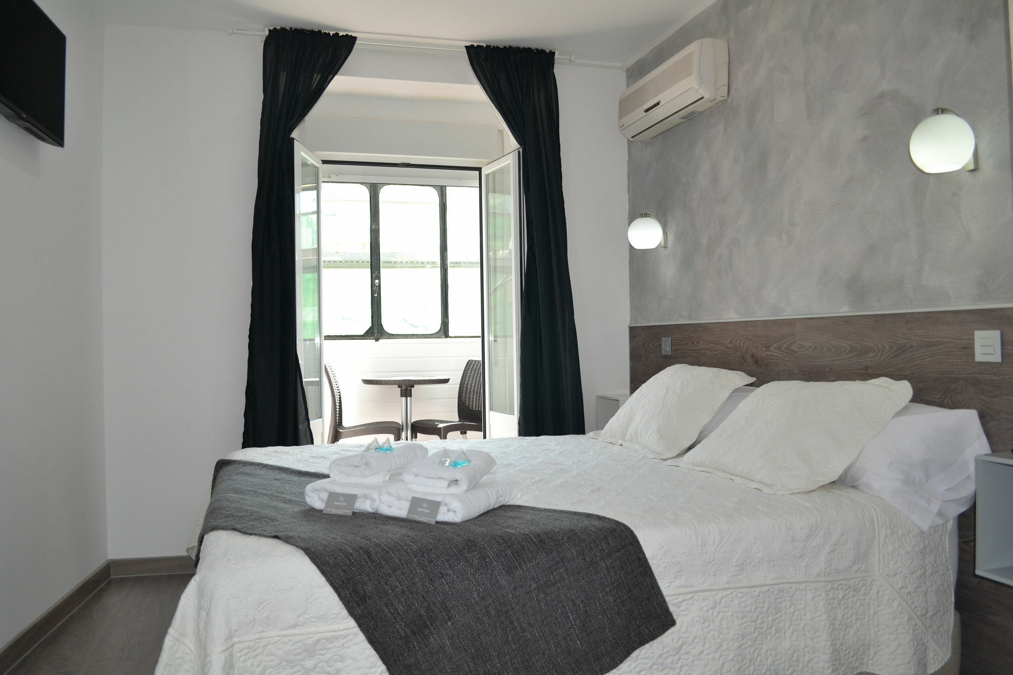Hostal Meyra Madrid Luaran gambar
