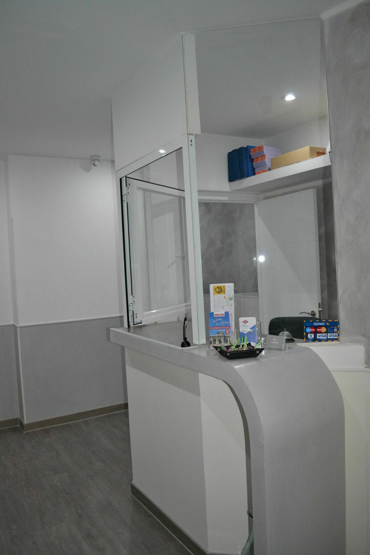 Hostal Meyra Madrid Luaran gambar