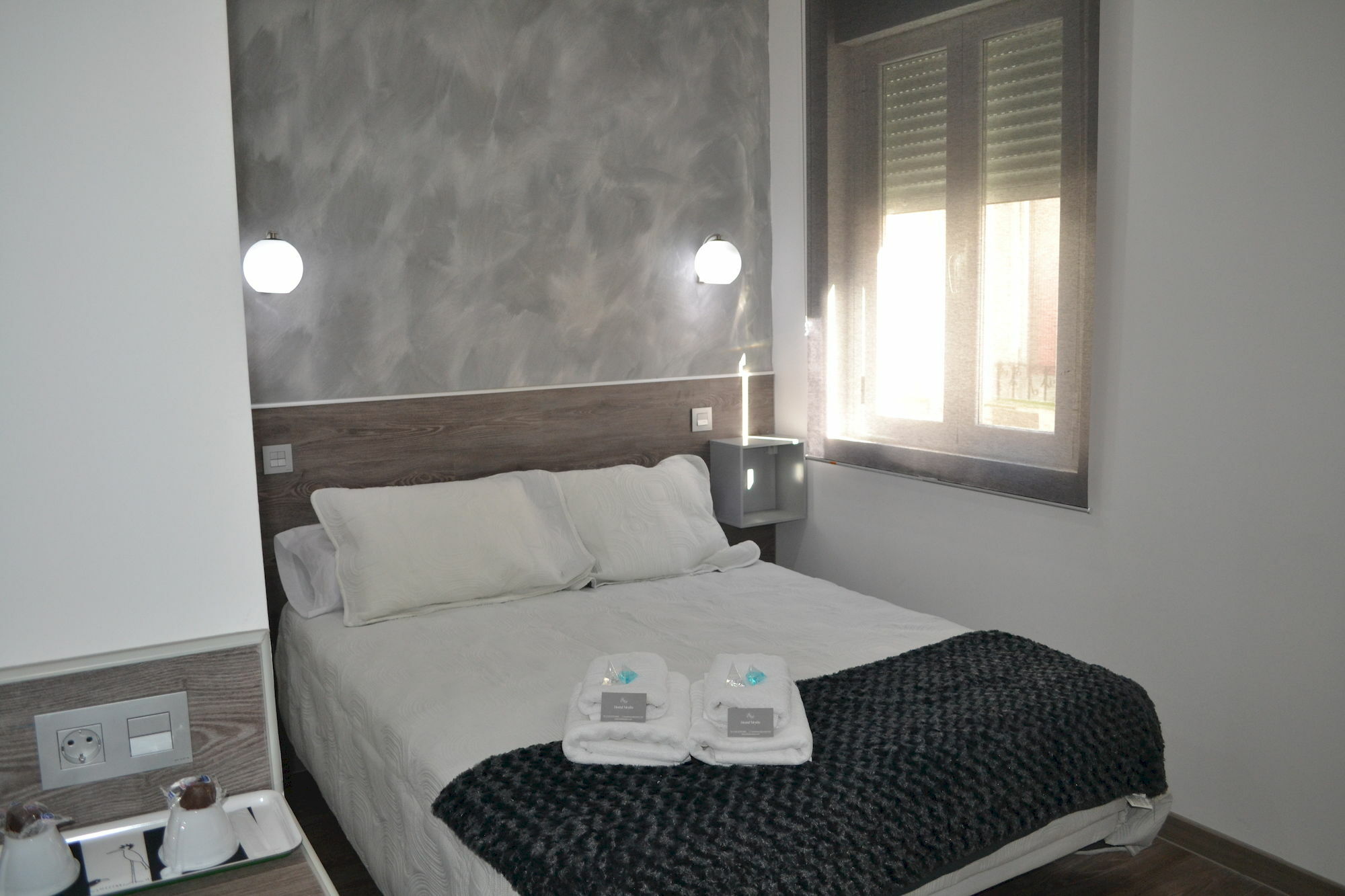 Hostal Meyra Madrid Luaran gambar