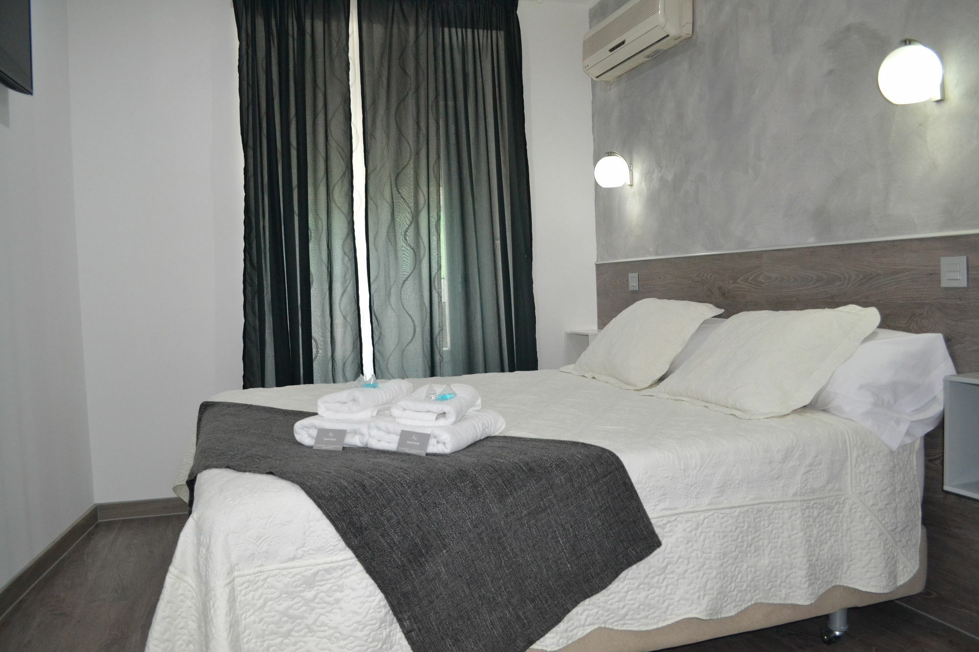 Hostal Meyra Madrid Luaran gambar