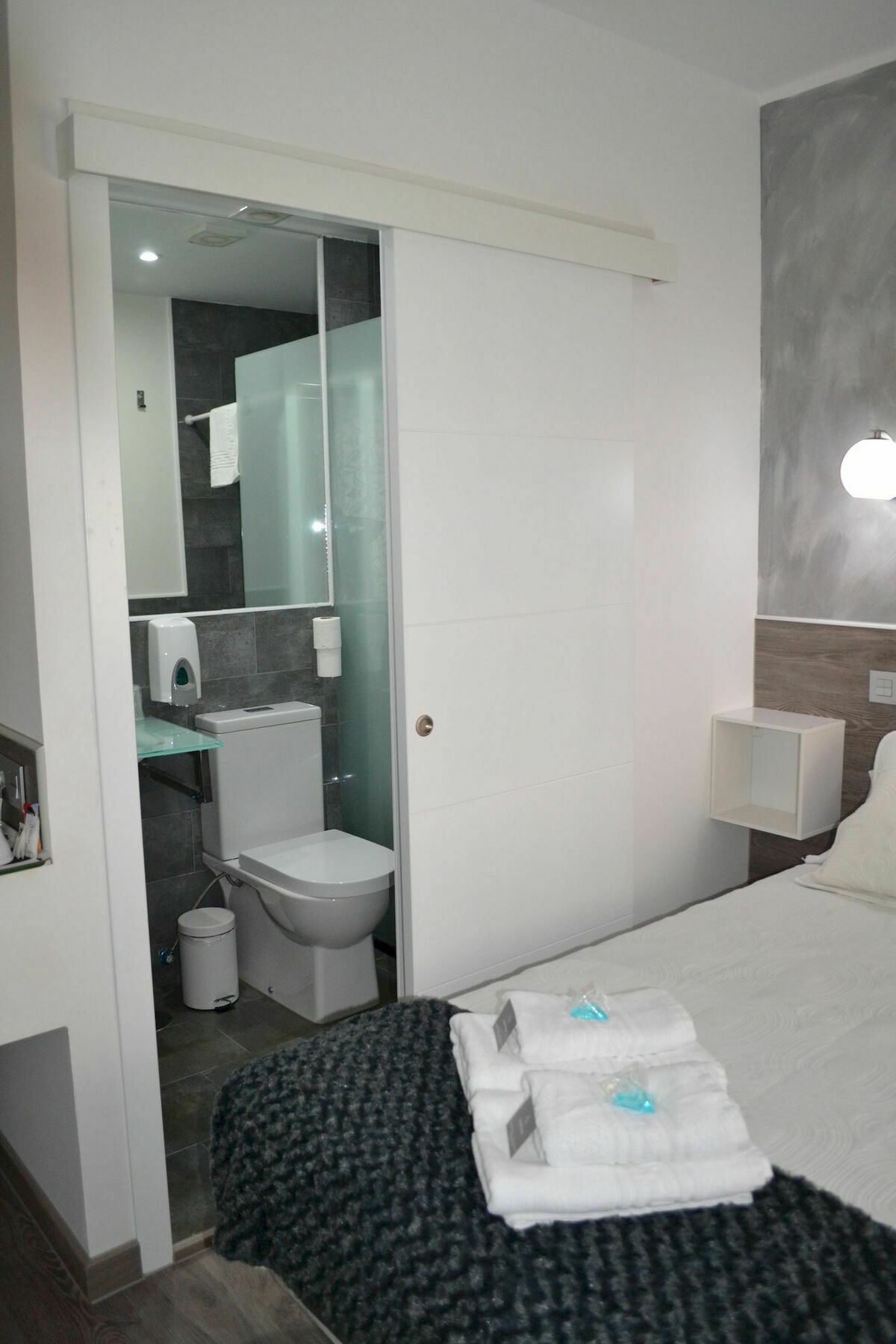 Hostal Meyra Madrid Luaran gambar