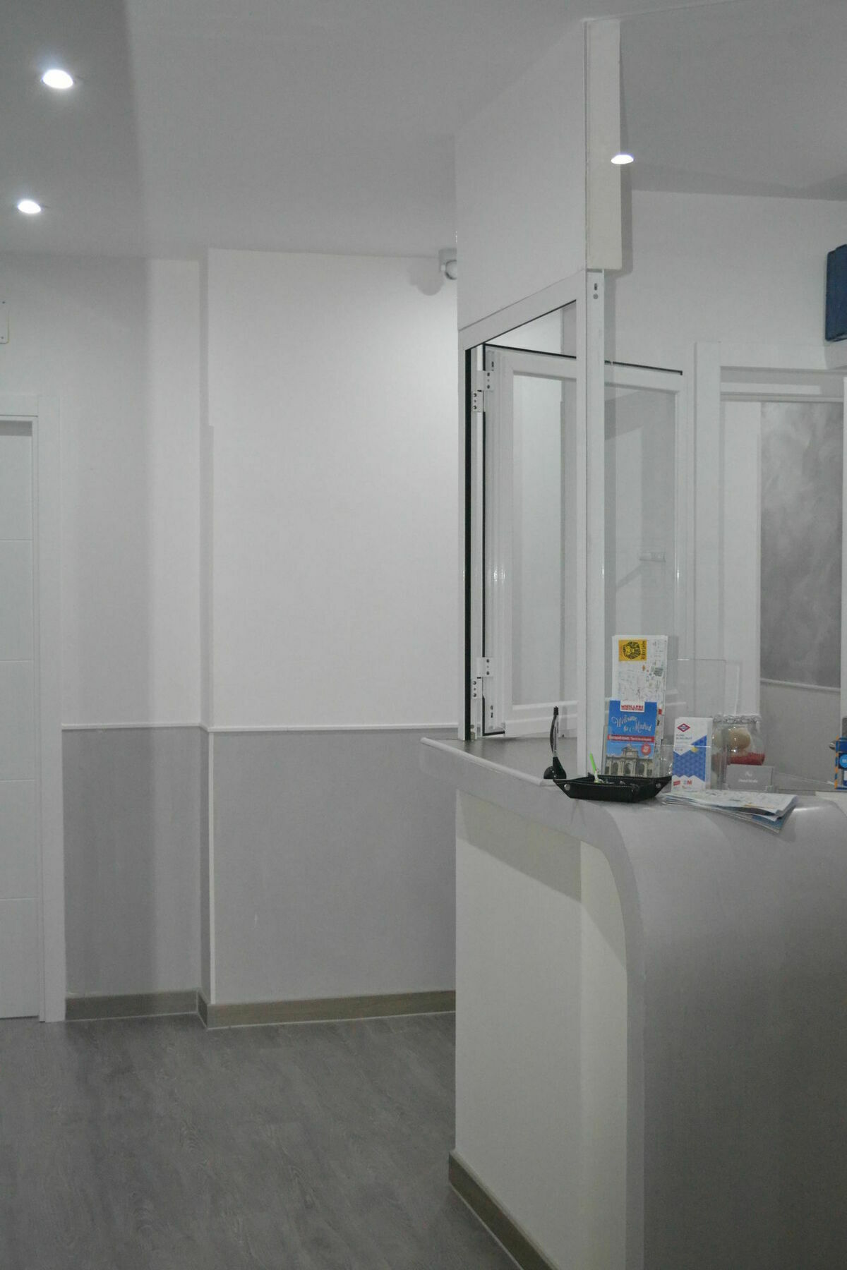 Hostal Meyra Madrid Luaran gambar