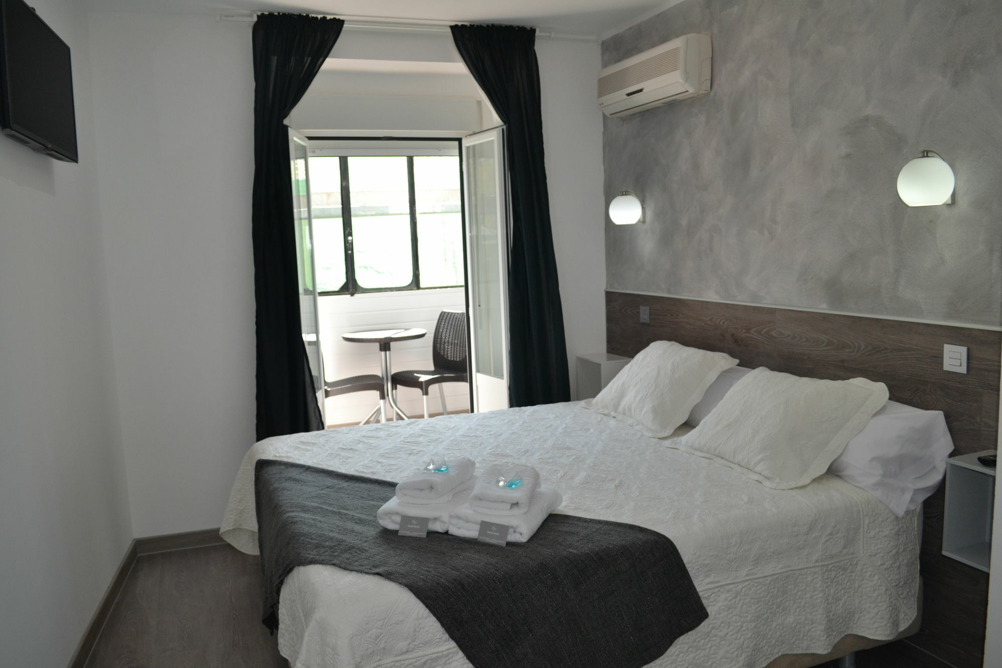 Hostal Meyra Madrid Luaran gambar